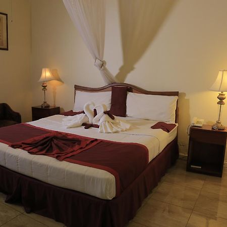 Executive Airport Hotel Entebbe Buitenkant foto