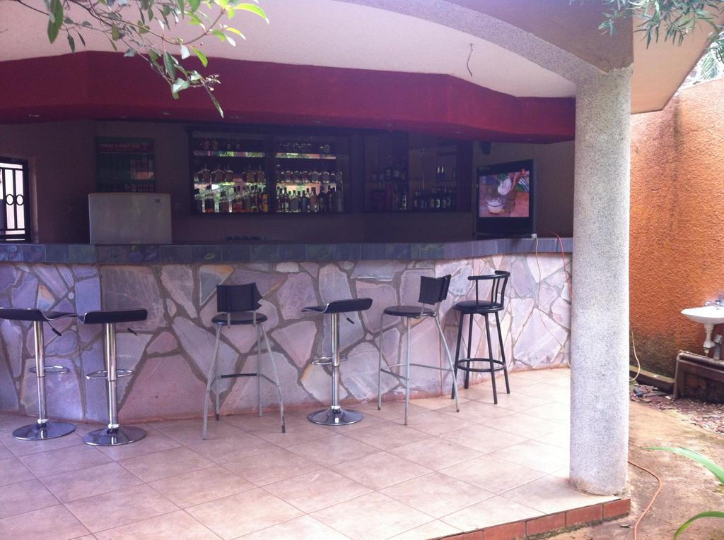 Executive Airport Hotel Entebbe Buitenkant foto