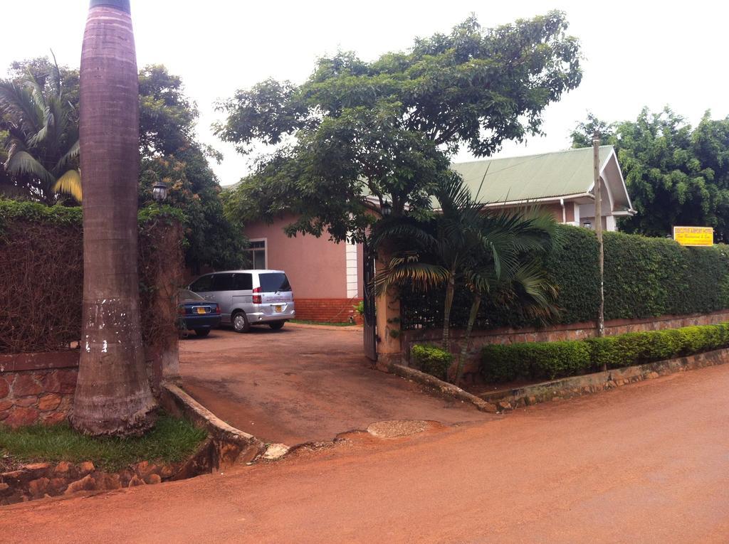 Executive Airport Hotel Entebbe Buitenkant foto