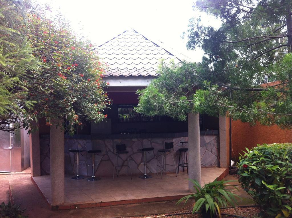 Executive Airport Hotel Entebbe Buitenkant foto