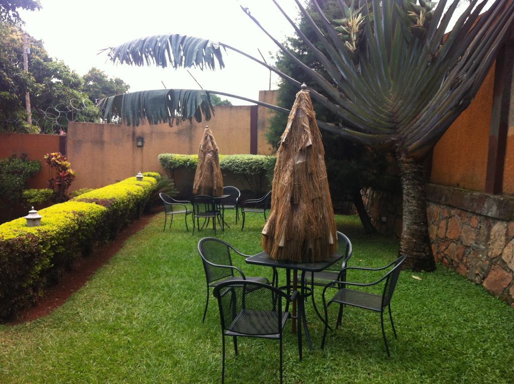 Executive Airport Hotel Entebbe Buitenkant foto