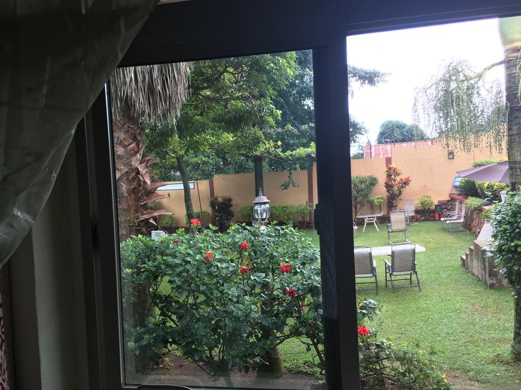 Executive Airport Hotel Entebbe Buitenkant foto