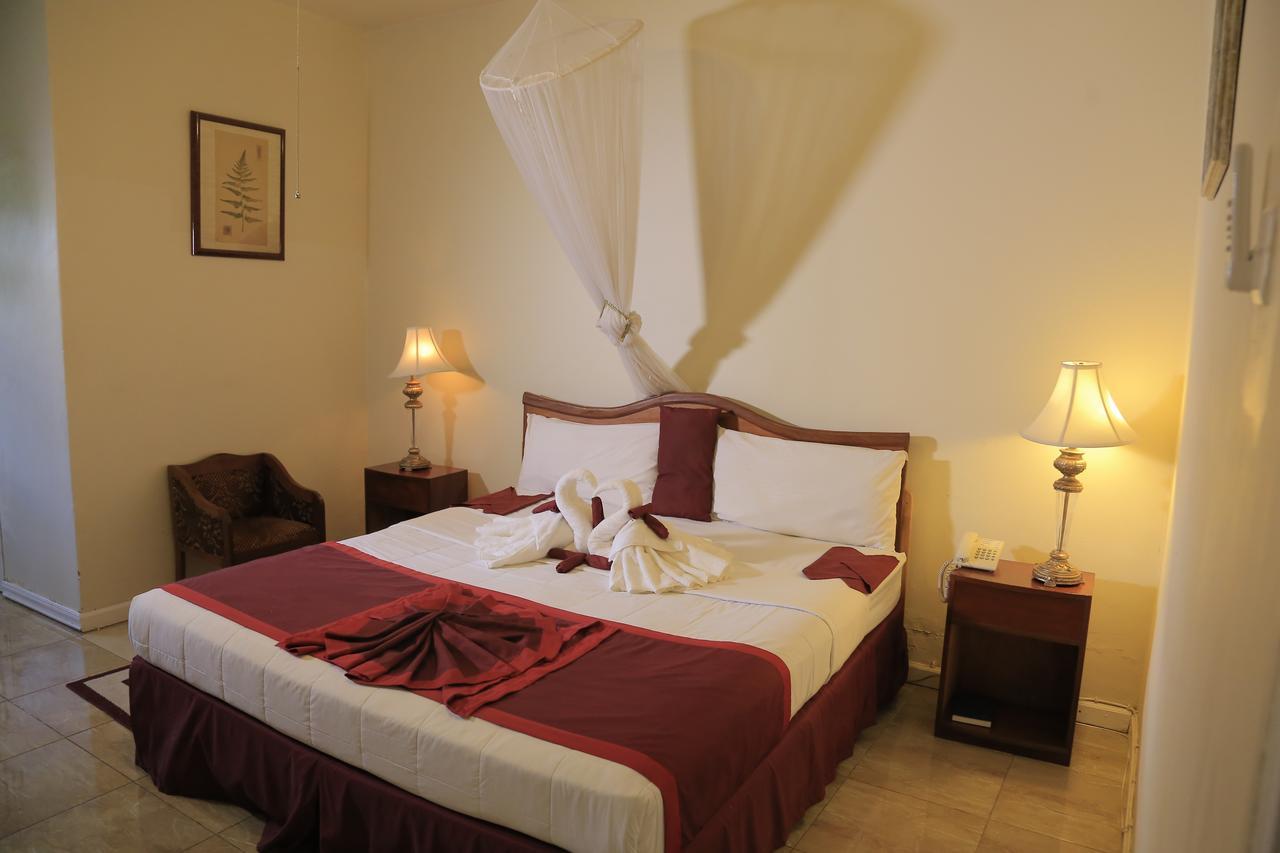 Executive Airport Hotel Entebbe Buitenkant foto