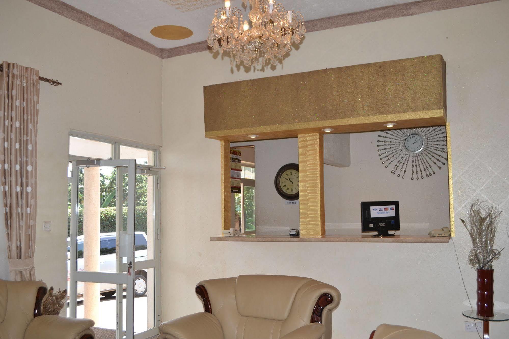 Executive Airport Hotel Entebbe Buitenkant foto