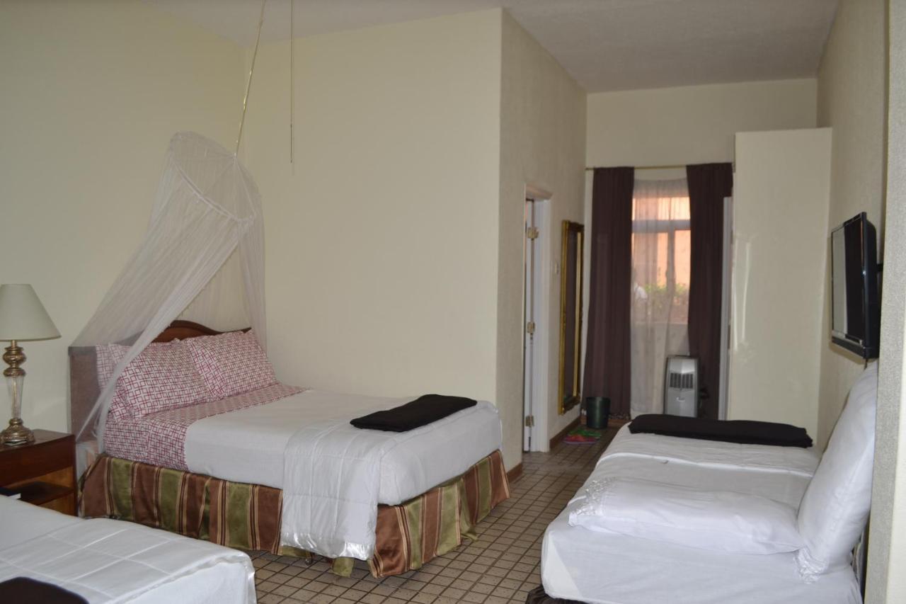Executive Airport Hotel Entebbe Buitenkant foto